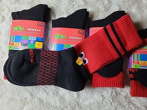 New Lot Of 5 Bombas Sesame Street Socks Elmo Size Youth Red Black - Picture 4 of 5