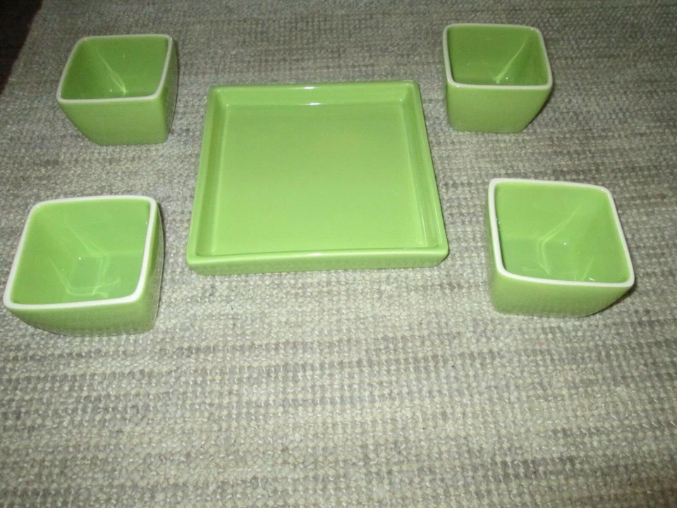 CRATE & BARREL 5-piece square serving set in CARMEN pattern. Apple green. NEW!! - Image 4 of 4