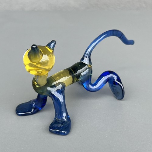4.5” Glass Cat Decoration - Glass Blown Cat Figurine - Glass Cat Sculpture - Picture 9 of 10