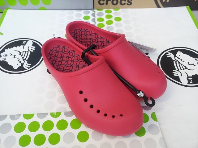 crocs tully clog