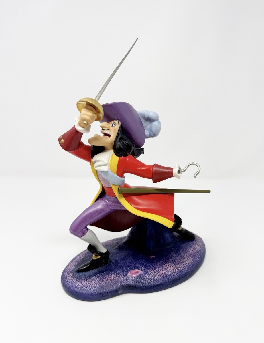 wdccピーターパンcaptain ピーター・パン』ピーター・パンvsフック船長の1/10スケールスタチュー hookフック船長 コミック・アニメ
