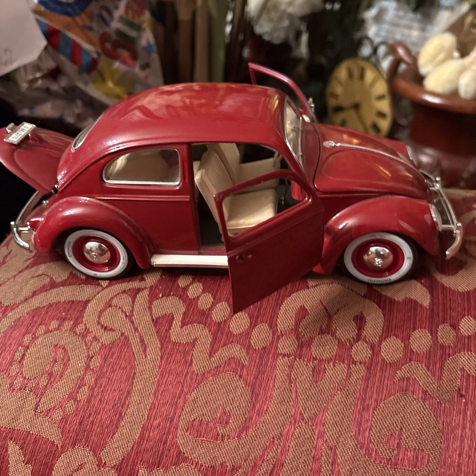 Volkswagen Beerle 1955 Bburago 1:18 - color rojo, hecho en Italia Foto 4 de 4