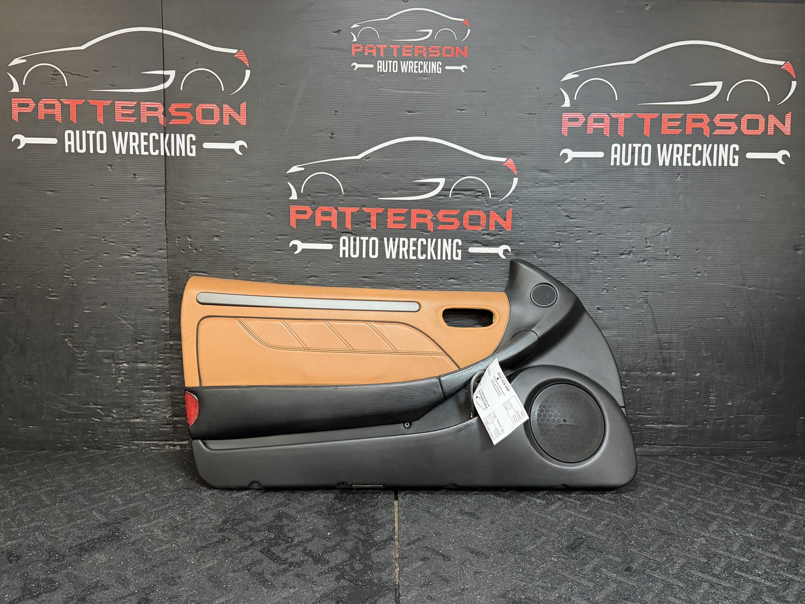 02-06 MASERATI SPYDER FRONT DRIVER LEFT INTERIOR DOOR TRIM PANEL BLACK & TAN