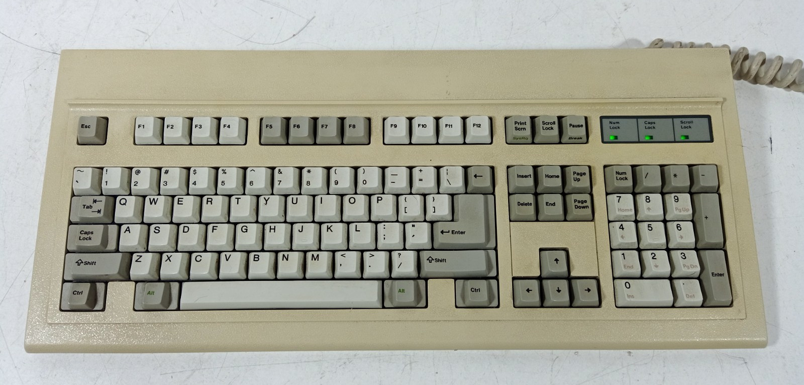 Vintage Hi-Tek Corporation RT-101+ Computer Keyboard 5-Pin Din 115039-005. Available Now for $79.99