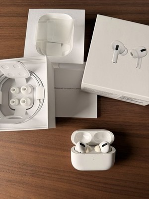 Apple AirPods Pro 1. Generation MWP22ZM/A mit Kabellosem Ladecase - Weiß
