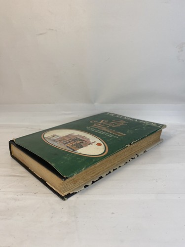 The Secret Woman Hardcover – Unabridged, January 1, 1970 by Victoria Holt - Picture 4 of 4