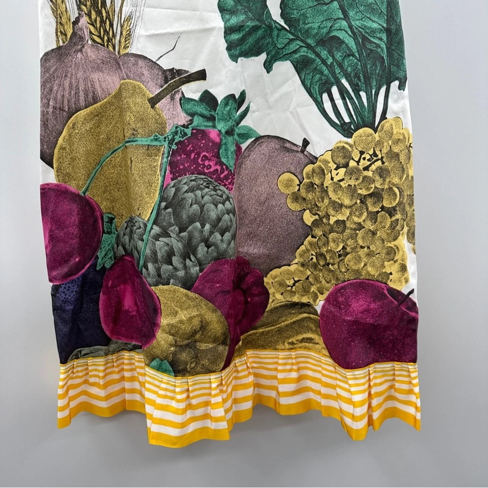 Abito smanicato multicolore vintage Moschino economico e chic frutta verdura grano