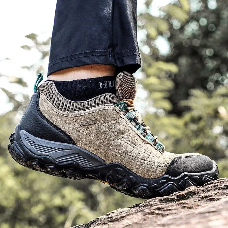 Chaussures de randonnée homme légères pour débuter l'escalade