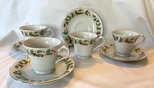 4 Charming Vintage China Pearl Noel Holiday Christmas Holly Berry Cups & Saucers