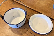 ANTIQUE PRIMITIVE - CHILD'S ENAMELWARE - EARLY 1900S -UNUSUAL NAVY BLUE RIM, BAI