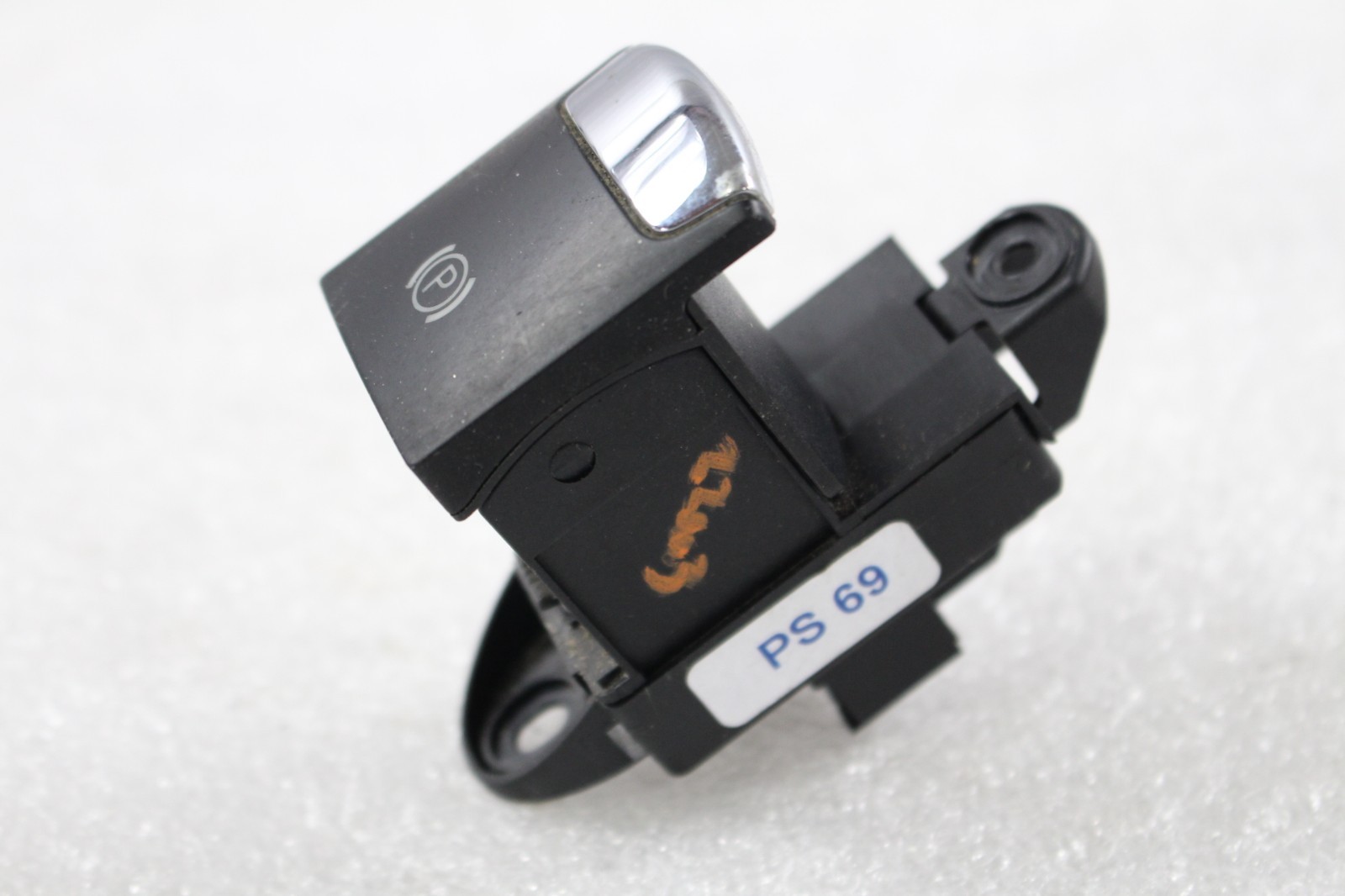 Maserati Quattroporte 2014 Parking brake switch P/N 670015006