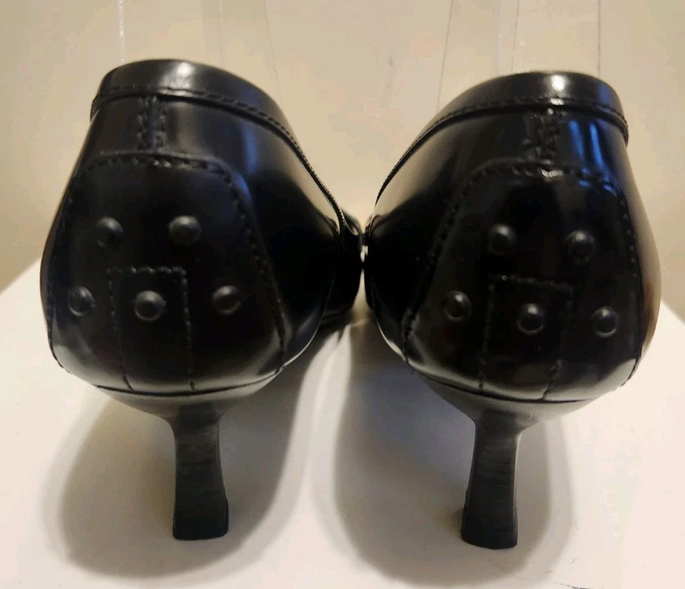 Zapatos de salón TOD'S de cuero negro con tacón de gatito inspirados en mocasines talla 7/37,5 Ret. $575 Foto 4 de 4