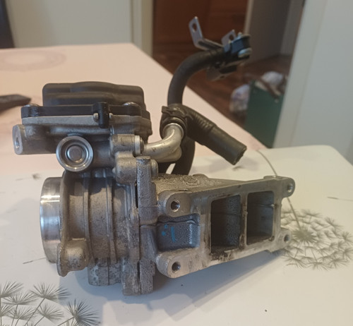VW  Tiguan ,Passat 3G B8 04L128637A Drosselklappe Regelklappe 2.0 TDI