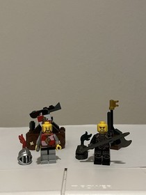 LEGO Kingdoms 7950 Knight Showdown Minifigure Lot w/ 2 Knights, Cart, Flag
