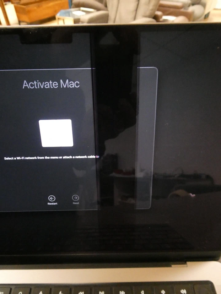 ordinateur Apple MacBook pro A2442 ( hors service ) - Photo 4/4