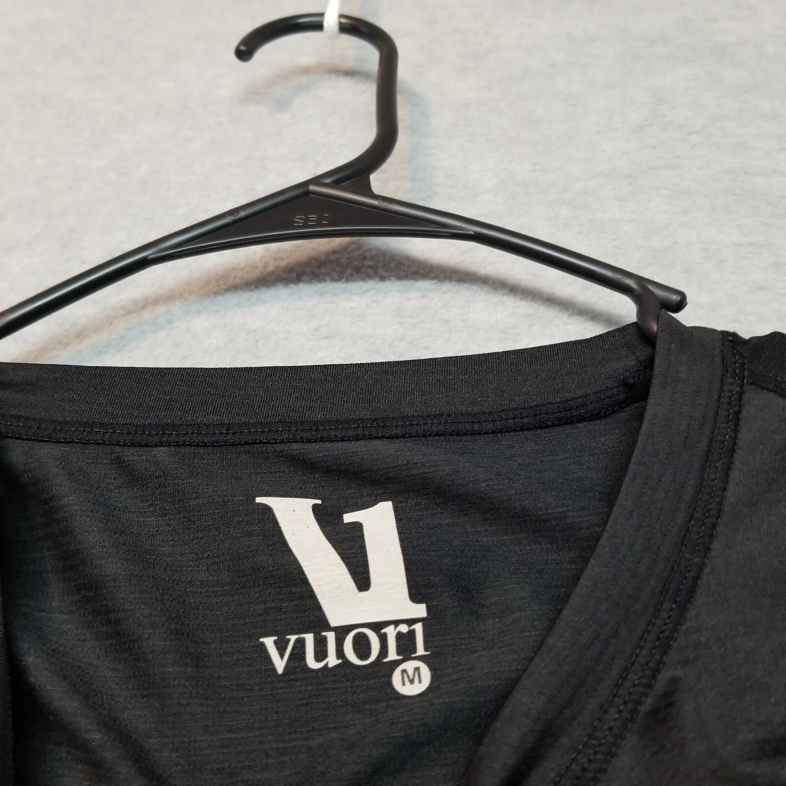 vuori strato tech workout polyester shirt