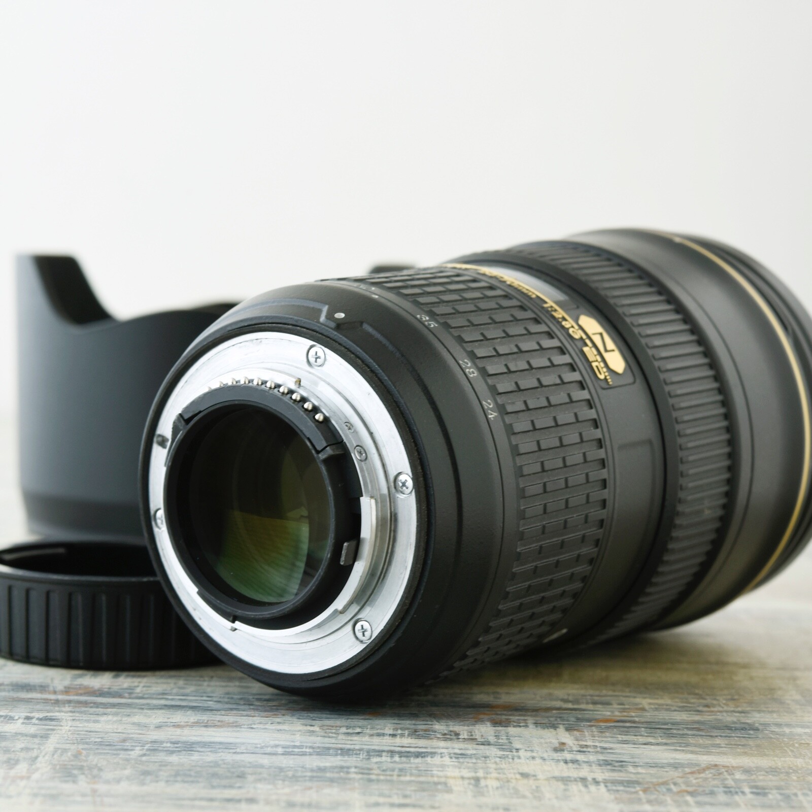 Nikon AFS Nikkor 2470 F2.8 G ED ZOOM lens with orig. box, caps, case