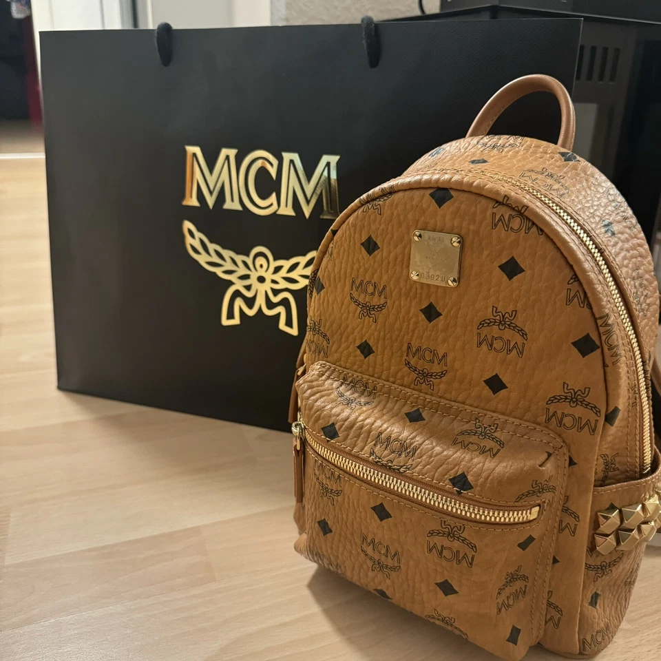 MCM Stark Rucksack in Visetos mit seitlichen Nieten