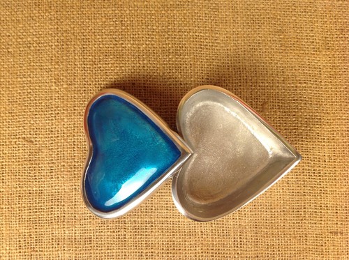 Decorative Blue enamel Heart shaped polished Aluminium Trinket pill box - Picture 5 of 15