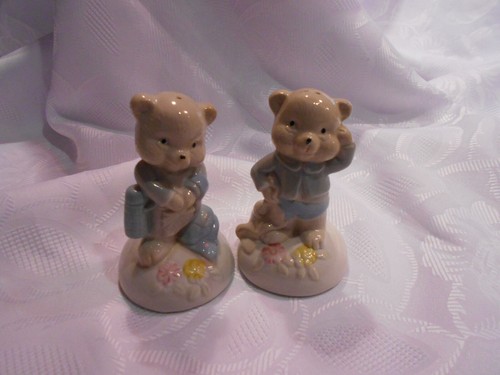 UNBRANDED- BEARS SALT AND PEPPER SHAKERS - Picture 2 of 2