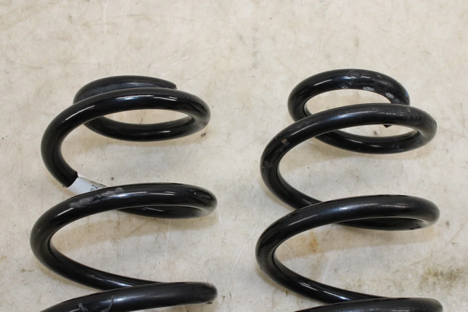 Juego de muelles helicoidales traseros Audi TT 2016-2023 8S0511115ER OEM HE46 Foto 2 de 4