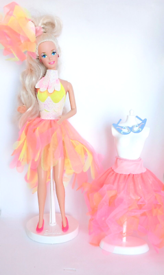 Barbie 1990, Costume Ball Fabriqué en Malaisie | UK
