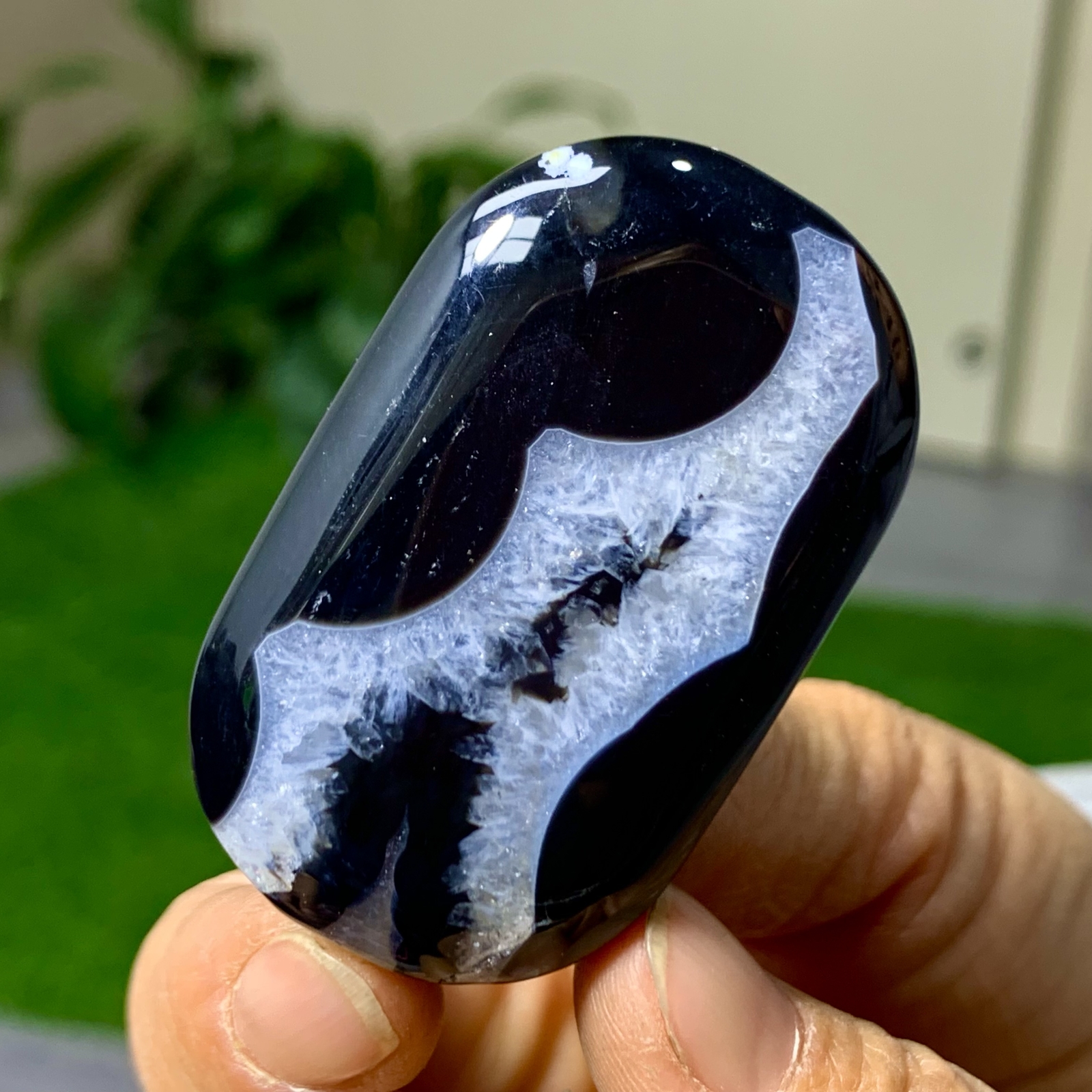 47G Black Striped Agate Crystal Oval Quartz Stone for Healing and Energy