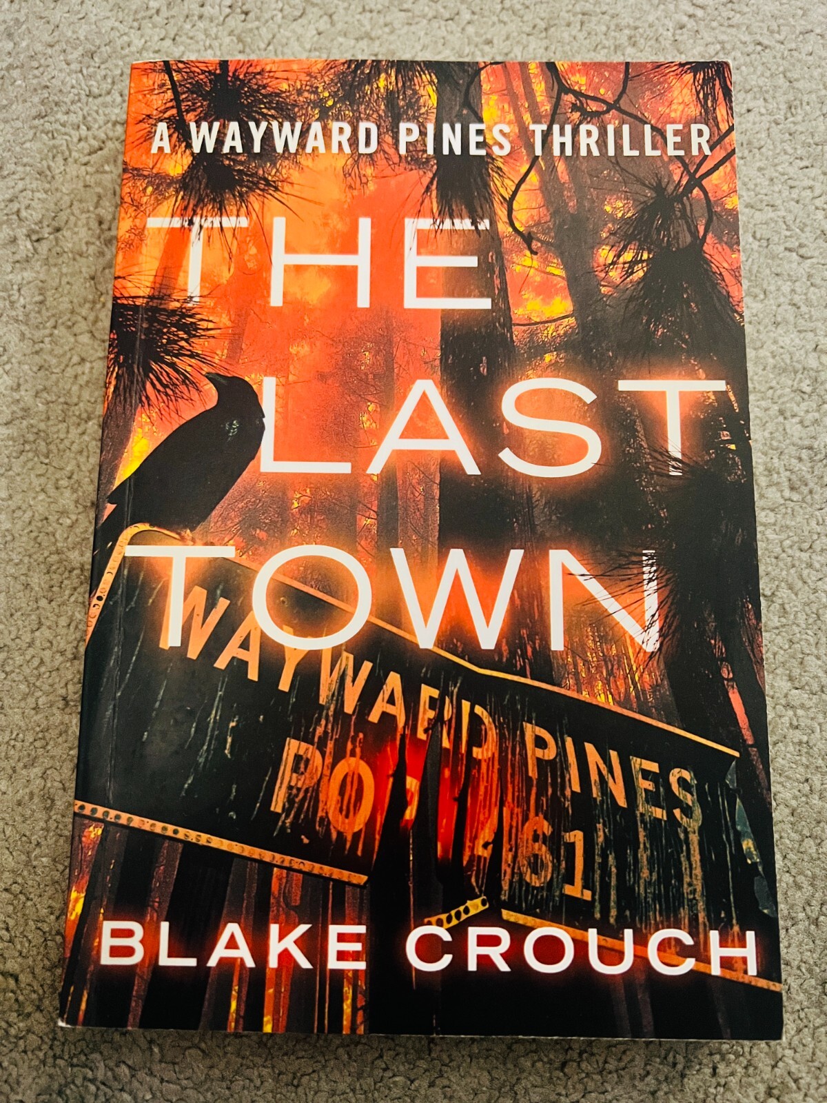 WAYWARD PINES LAST TOWN by BLAKE CROUCH - pb signed by the author (SB3317)