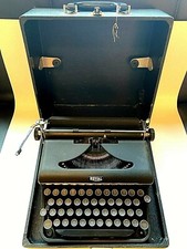 Vintage Royal Varsity Portable Typewriter in Case 1940 D88-139471 w/ Key thumbnail