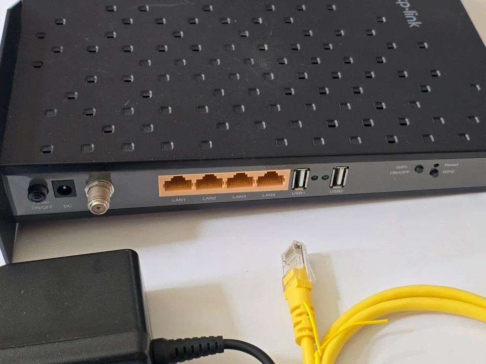 TP-Link Archer CR500 AC1200 Wireless Dual Band DOCSIS 3.0 Cable Modem Router - Image 2 of 4