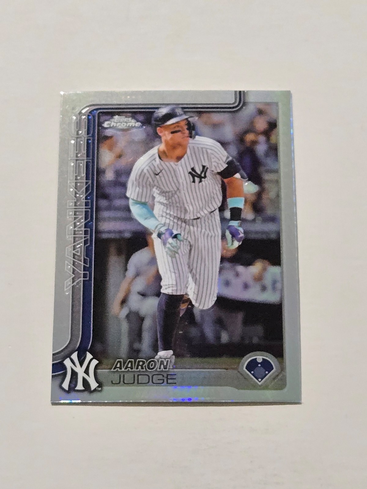 AARON JUDGE 2025 TOPPS CHROME PRISM #99 NEW YORK YANKEES