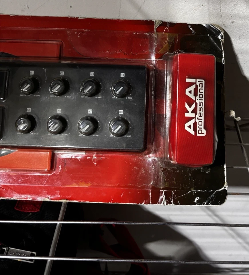 Akai Professional LPD8MK2 Laptop Midi Pad Add On Controller USB & CD - Image 2 of 3