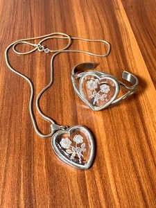 Vintage Intaglio Glass Heart Pendant & Cuff Bracelet Set Roses Silver Tone 80s