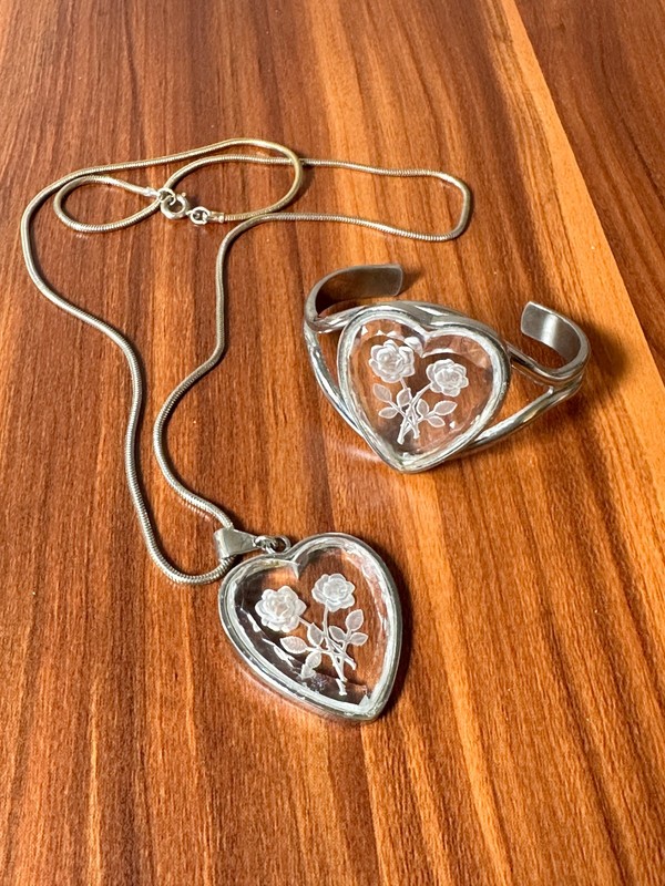 Vintage Intaglio Glass Heart Pendant & Cuff Bracelet Set Roses Silver Tone 80s