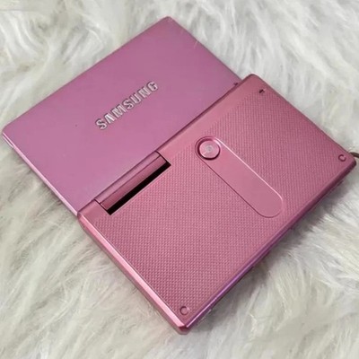 Samsung MV800 16 MP Flip-Out Vlog Compact Digital Camera with Touchscreen Pink