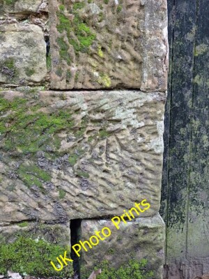 Foto 6x4 OS Benchmark - Cow Hey Wood, Begrenzungswand Tong Norton An OS cu c2015