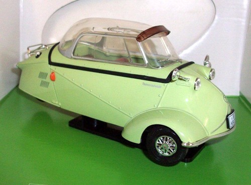 Revell 1/18 Scale - 08917 Messerschmitt KR 200 Green - Picture 2 of 3