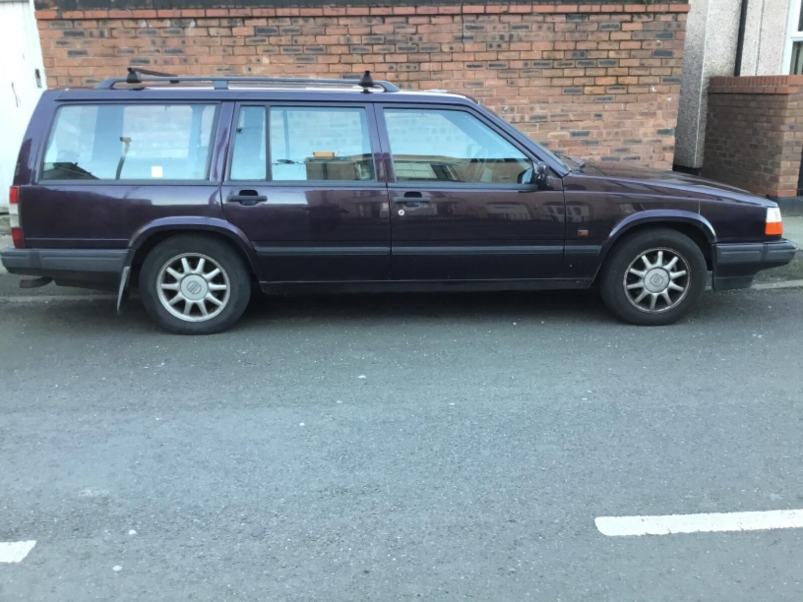 Image 1 - Car-Volvo-940-rare-works-or-use-for-parts-Reduced-Bargain