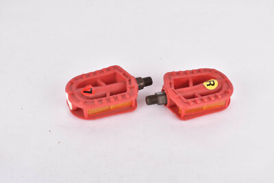 NOS Stamper red plastic kids / junior BMX Pedals with rare 1/2'' x 20 tpi. thread
