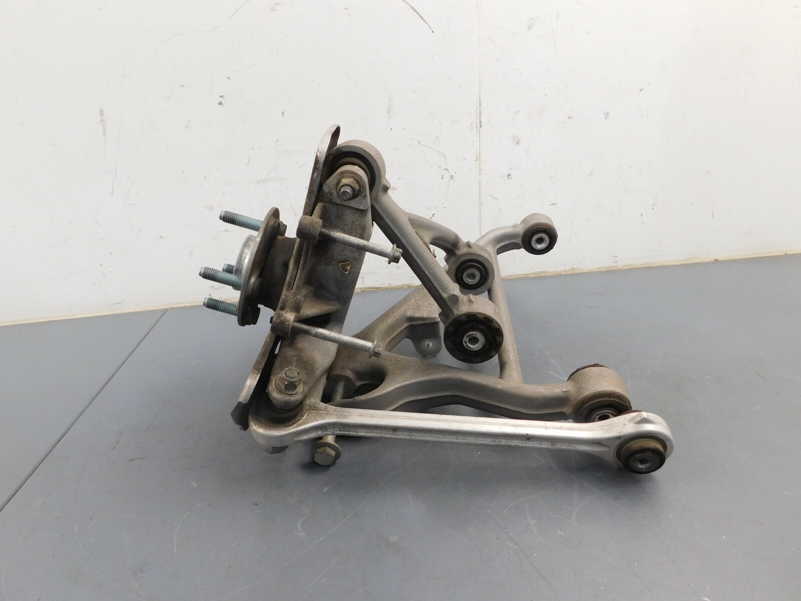 2015 14 - 18 Aston Martin V12 Vantage S Left Rear Hub Assembly #1954 C4