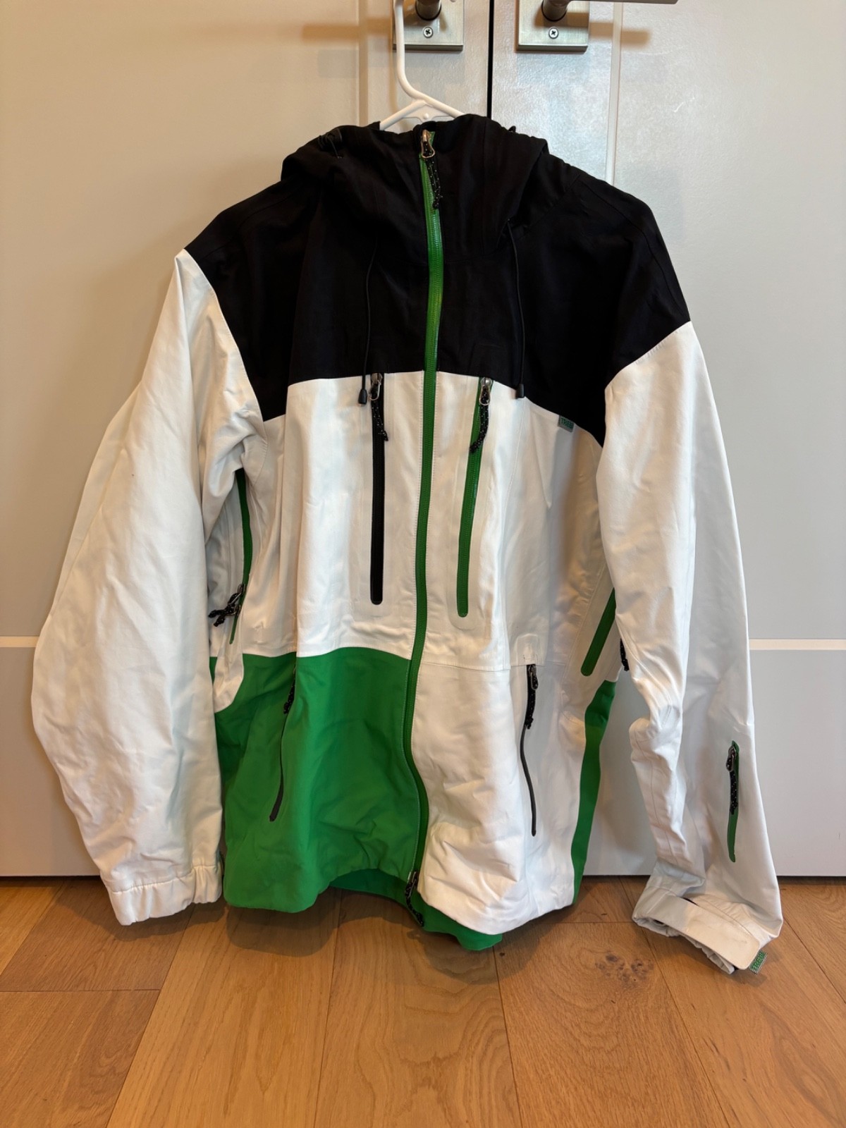 Men's Trew Gear Cosmic Size L Ski Snowboard Winter Jacket Outdoor Casual