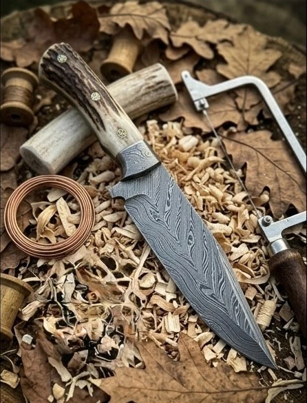 Handmade Damascus Steel Blade Stag Handle Bowie Knife / Hunting Knife Camping