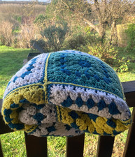 Plaid vintage crochet bleu et jaune grand couvre lit patchwork vintage 250 x 200