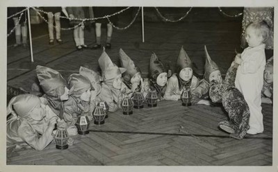 Kiddies Prepare For Festival At Albert Hall 1900 Old Photo