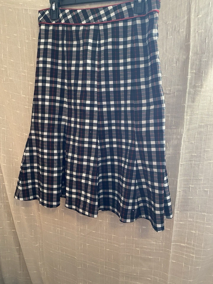 Saia John Paul Richard tamanho 8 preto e branco e vermelho xadrez férias longas - Imagem 2 de 4