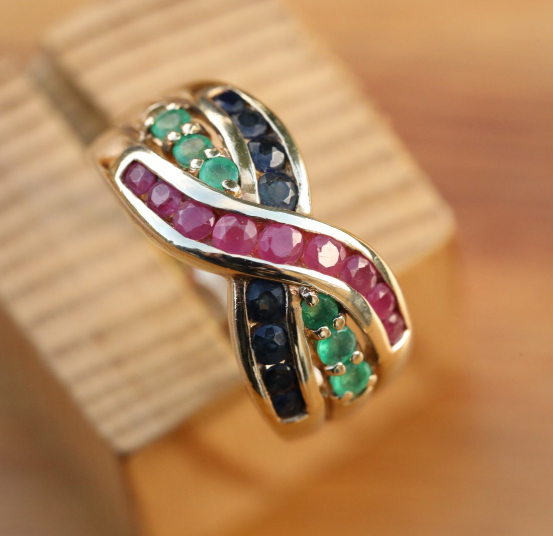 Three-Colour Stones Crossover Ring