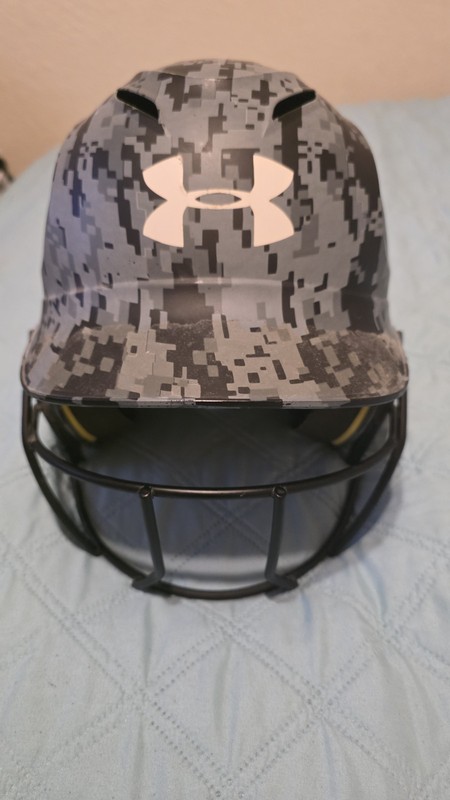 Under Armour Helmet & Face Gaurd,Youth 6 1/2- 7 1/2 Gray Black Camo Used 1 Game