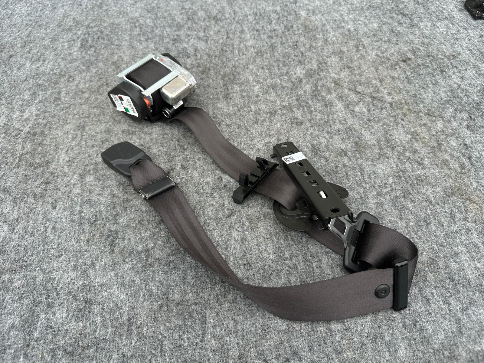 FRONT RIGHT SIDE SEAT BELT RETRACTOR BLACK 67K 13-20 MASERATI QUATTROPORTE GTS