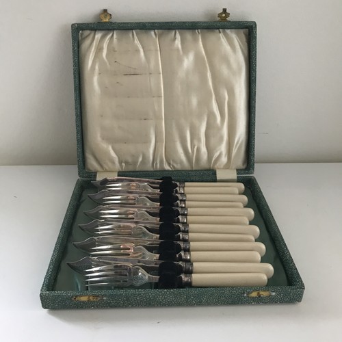 Vintage Engraved Silverplate EPNS Celluliod Fish Set Of 12 In Original Box - Picture 16 of 16