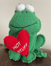 Russ Berrie  Co. Green Plush Frog Round Bug Eyed Heart "HOT STUFF" RARE